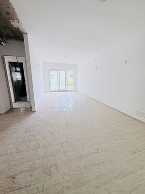 Room in 2 BHK Apartment at Vatika Seven Elements, Sector 89a – for Sale