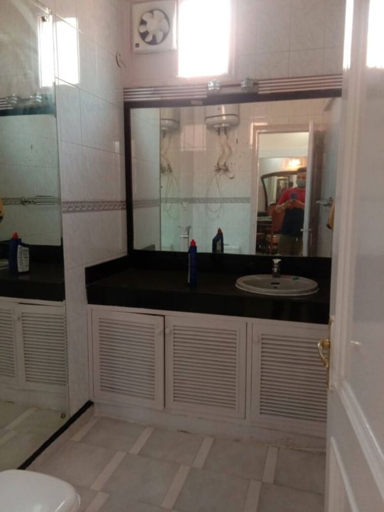 Kitchen, vasant vihar 3 Bedroom 2400 Sq.Ft. Builder Floor In Vasant Vihar Delhi 10614044