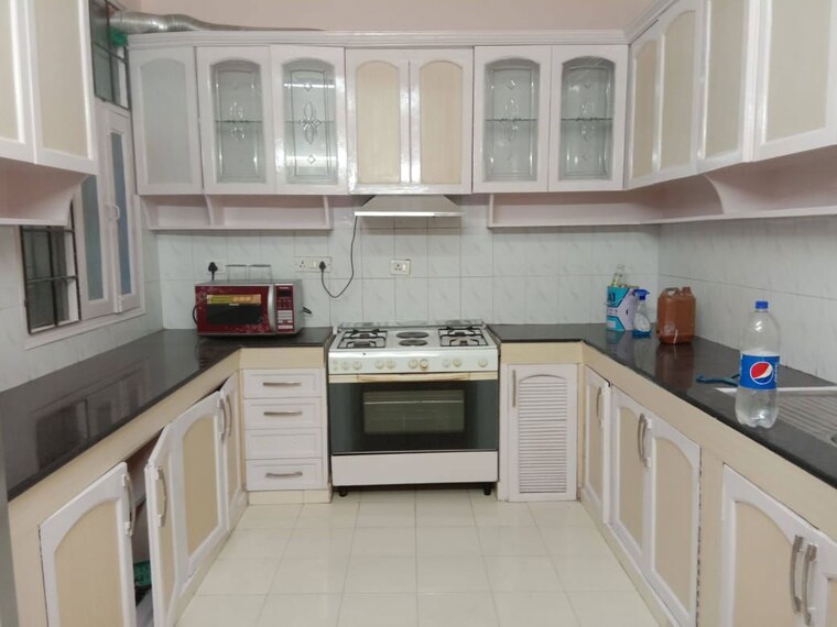 Kitchen, vasant vihar 3 Bedroom 2400 Sq.Ft. Builder Floor In Vasant Vihar Delhi 10614044