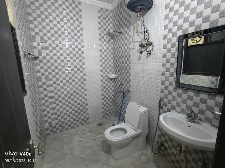 Bathroom, sector 47 2 Bedroom 1200 Sq.Ft. Builder Floor In Sector 47 Gurgaon 10614048