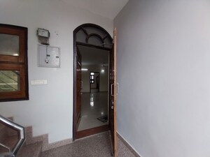 Building Lobby in 4 BHK Builder Floor at Sector 47 – for Rent