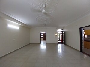 Room in 4 BHK Builder Floor at Sector 47 – for Rent