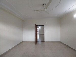 Room in 4 BHK Builder Floor at Sector 47 – for Rent