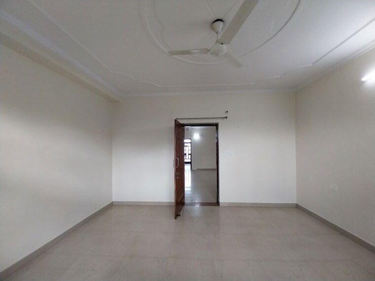 Room, sector 47 4 Bedroom 2200 Sq.Ft. Builder Floor In Sector 47 Gurgaon 10614056