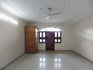 Room in 4 BHK Builder Floor at Sector 47 – for Rent