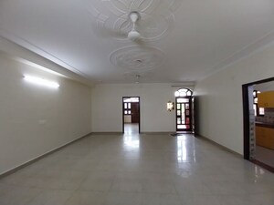 Room in 4 BHK Builder Floor at Sector 47 – for Rent