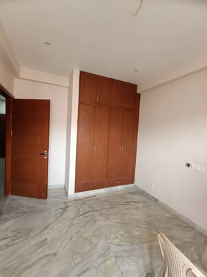 Room in 3 BHK Builder Floor at Sector 47 – for Rent