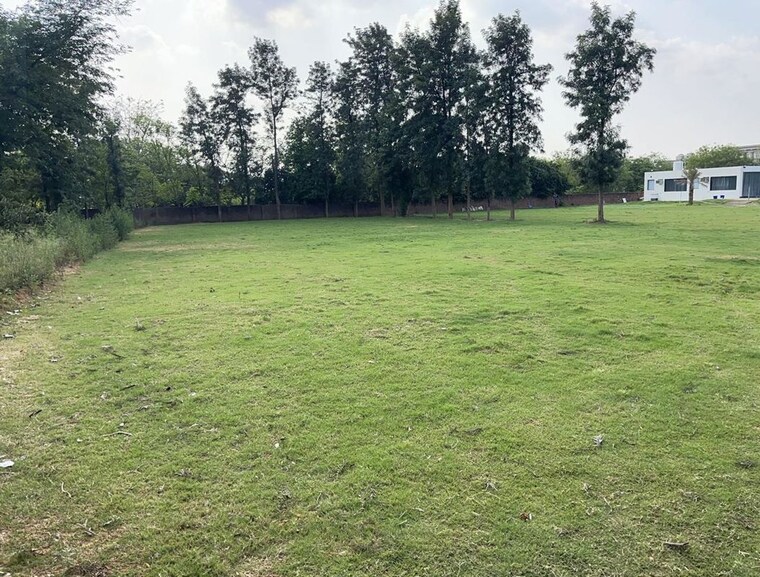 Garden, gwal pahari 4 Bedroom 3000 Sq.Ft. Villa In Gwal Pahari Gurgaon 10614062