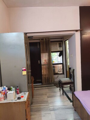 Room in 1 BHK Builder Floor at Sector 36 – for Rent