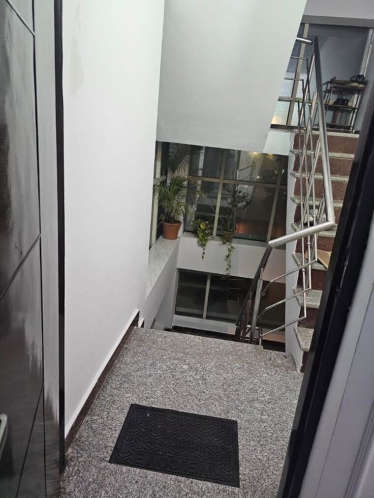 Balcony, sector 9a 3 Bedroom 342 Sq.Yd. Builder Floor In Sector 9a Gurgaon 10614107