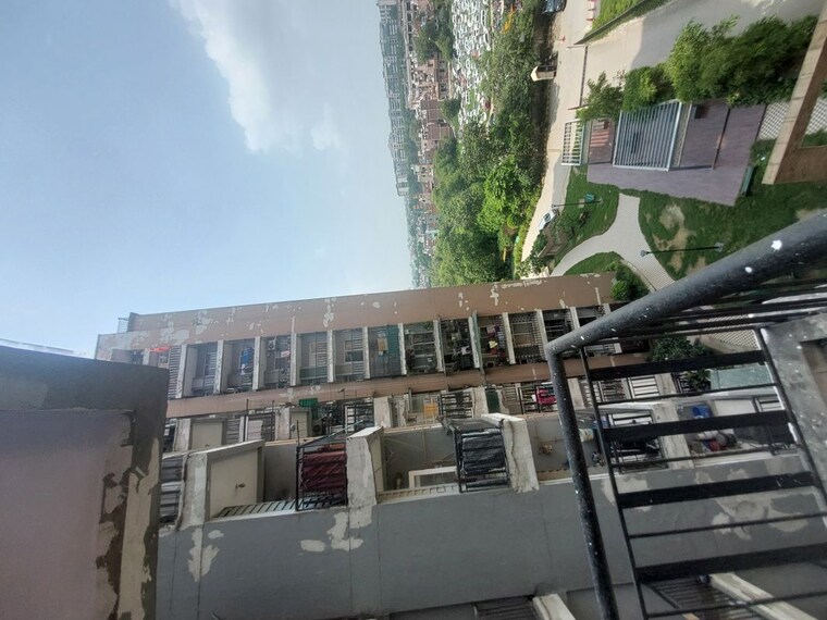 Balcony, saviour-park 3 Bedroom 1525 Sq.Ft. Apartment In Mohan Nagar Ghaziabad 10614118