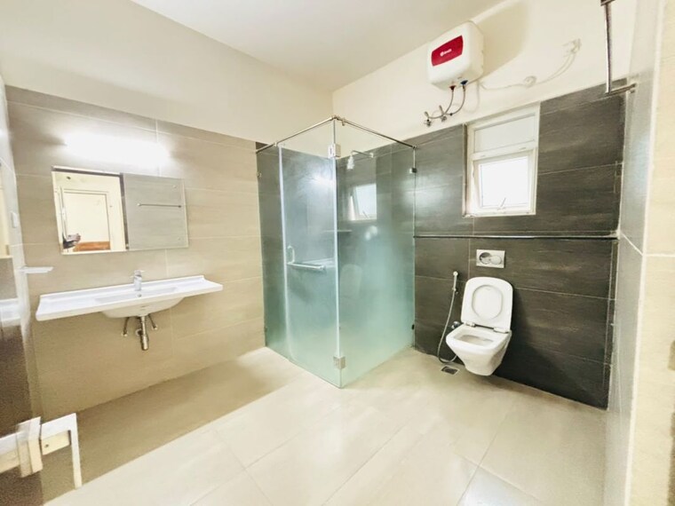 Bathroom, rajapushpa-green-dale 5 Bedroom 5660 Sq.Ft. Villa In Tellapur Hyderabad 10614133