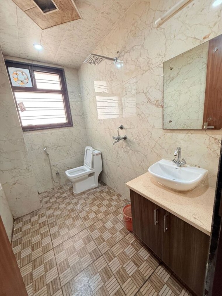 Bathroom, sector 57 2 Bedroom 1000 Sq.Ft. Builder Floor In Sector 57 Gurgaon 10614139
