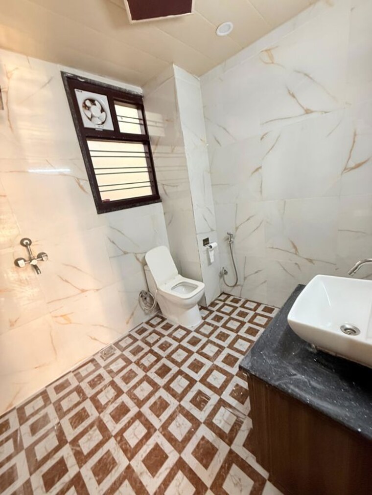Bathroom, sector 57 2 Bedroom 1000 Sq.Ft. Builder Floor In Sector 57 Gurgaon 10614139