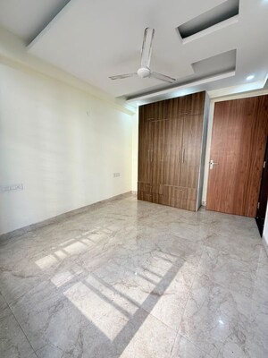 Room in 2 BHK Builder Floor at Sector 57 – for Rent