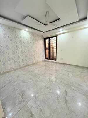 Room in 2 BHK Builder Floor at Sector 57 – for Rent