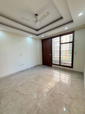 Room in 2 BHK Builder Floor at Sector 57 – for Rent