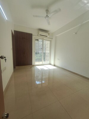 Room in 3.5 BHK Apartment at ATS Nobility, Sector 4 Greater Noida – for Rent