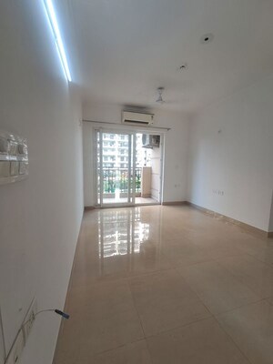 Room in 3.5 BHK Apartment at ATS Nobility, Sector 4 Greater Noida – for Rent
