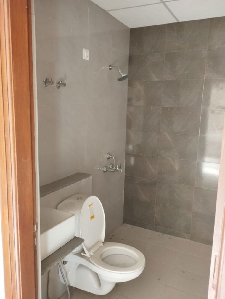 Bathroom, lohgarh 1 Bedroom 625 Sq.Ft. Apartment In Lohgarh Zirakpur 10614167