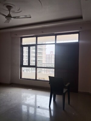 Room in 4 BHK Apartment at Bhawna Apartment, Sector 43 – for Rent