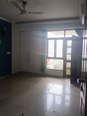 Room in 4 BHK Apartment at Bhawna Apartment, Sector 43 – for Rent
