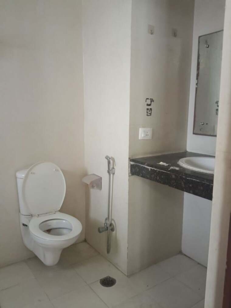 Bathroom, bhawna-apartment 4 Bedroom 3200 Sq.Ft. Apartment In Sector 43 Gurgaon 10614196