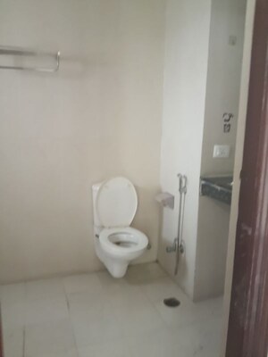 Bathroom in 4 BHK Apartment at Bhawna Apartment, Sector 43 – for Rent