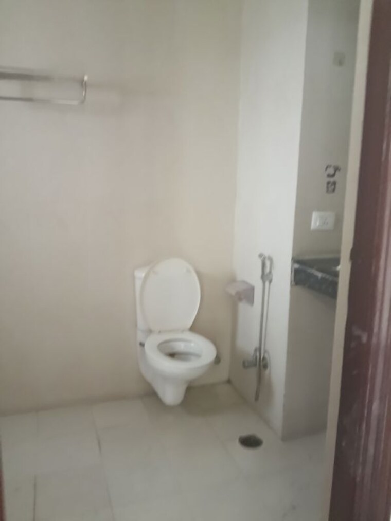 Bathroom, bhawna-apartment 4 Bedroom 3200 Sq.Ft. Apartment In Sector 43 Gurgaon 10614196