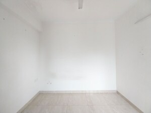 Room in 2 BHK Apartment at Gaur City 7th Avenue, Sector 4 Greater Noida – for Sale