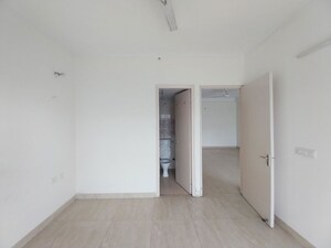 Room in 2 BHK Apartment at Gaur City 7th Avenue, Sector 4 Greater Noida – for Sale