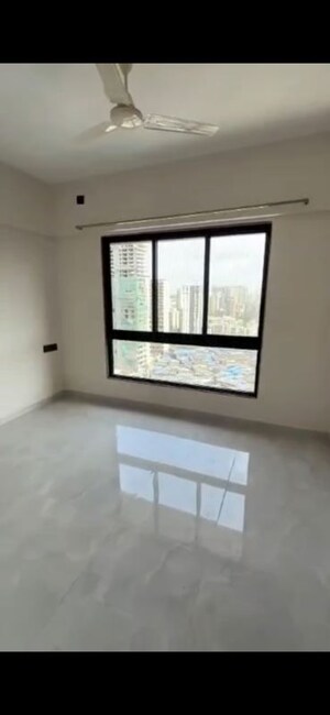 Room in 2 BHK Apartment at Paradigm Antalya, Oshiwara – for Rent