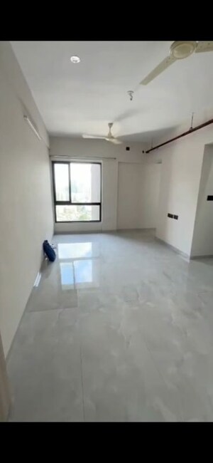 Room in 2 BHK Apartment at Paradigm Antalya, Oshiwara – for Rent