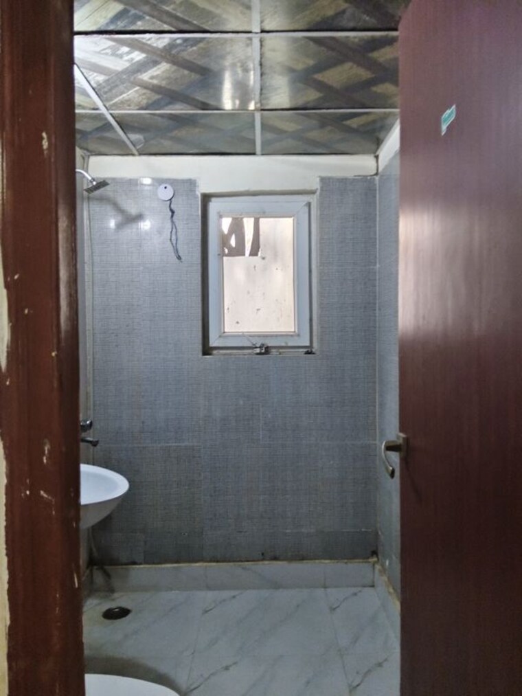 Bathroom, urbtech-xaviers 3.5 Bedroom 1400 Sq.Ft. Apartment In Sector 168 Noida 10614205