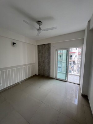 Room in 2.5 BHK Apartment at JM Florence, Tech Zone 4 Greater Noida – for Sale