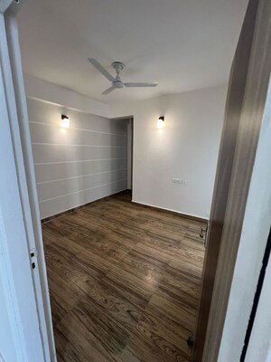 Room in 2.5 BHK Apartment at JM Florence, Tech Zone 4 Greater Noida – for Sale