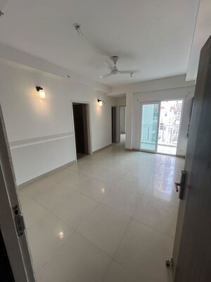 Room in 2.5 BHK Apartment at JM Florence, Tech Zone 4 Greater Noida – for Sale