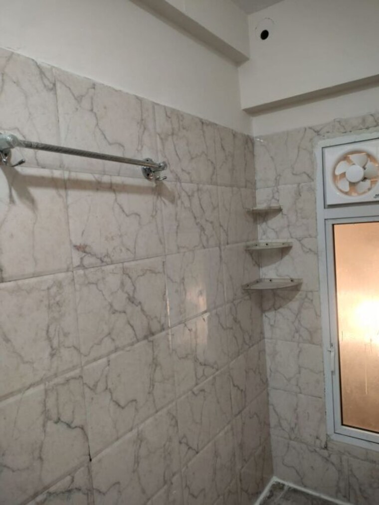 Bathroom, prateek-grand-city 2 Bedroom 970 Sq.Ft. Apartment In Siddharth Vihar Ghaziabad 10614226