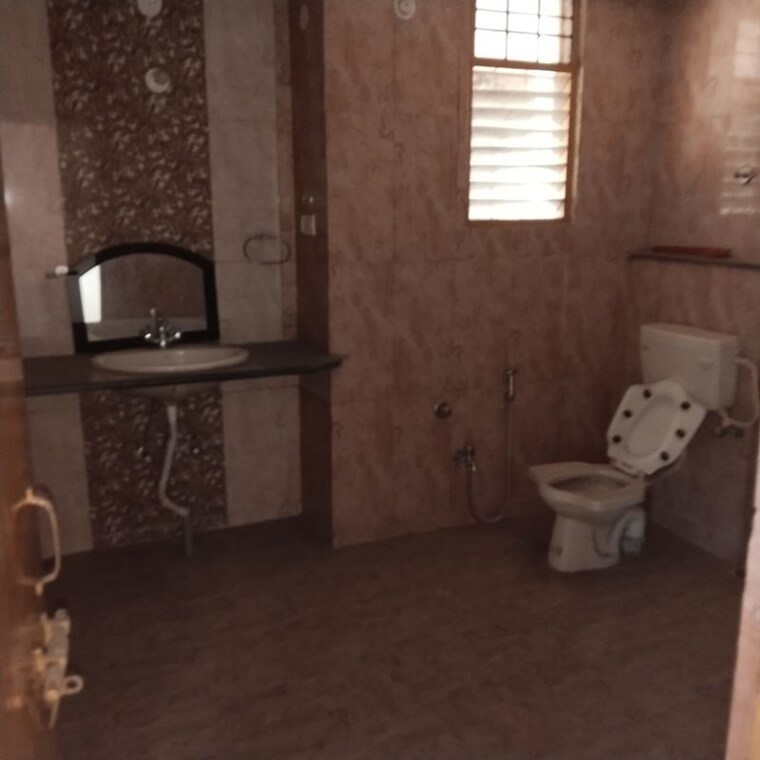Bathroom, bankman colony Commercial Office Space 3000 Sq.Ft. In Bankman Colony Patna 10612726
