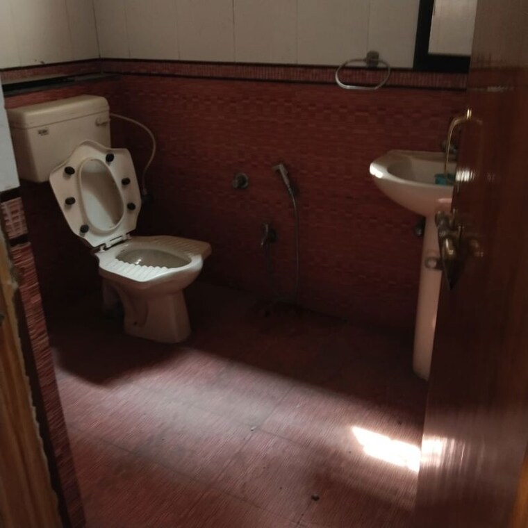 Bathroom, bankman colony Commercial Office Space 3000 Sq.Ft. In Bankman Colony Patna 10612726
