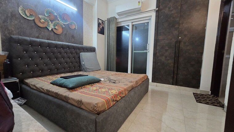 Bedroom, shree-vardhman-victoria 3.5 Bedroom 1950 Sq.Ft. Apartment In Sector 70 Gurgaon 10614257