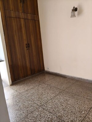 Room in 2.5 BHK Villa at Sector 30 – for Rent