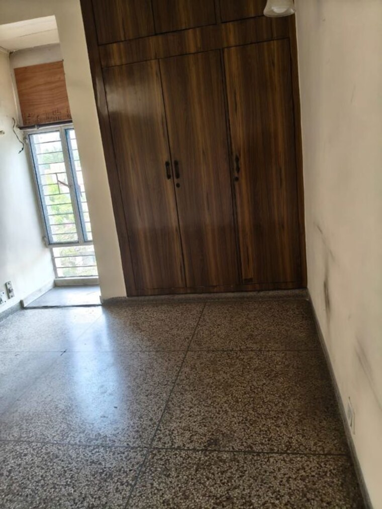 undefined, sector 30 2.5 Bedroom 300 Sq.Mt. Villa In Sector 30 Noida 10614271