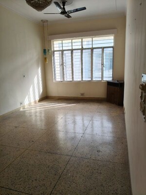 Room in 2.5 BHK Villa at Sector 30 – for Rent