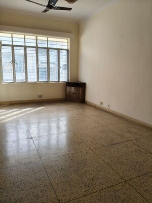 Room in 2.5 BHK Villa at Sector 30 – for Rent