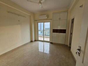 Room in 3.5 BHK Apartment at Shree Vardhman Victoria, Sector 70 – for Sale