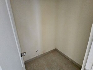 Room in 3.5 BHK Apartment at Shree Vardhman Victoria, Sector 70 – for Sale