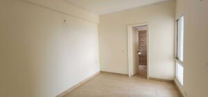 Room in 3 BHK Apartment at Gaur City 7th Avenue, Sector 4 Greater Noida – for Rent