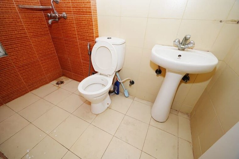 Bathroom, mahagun-mywoods-ii 2.5 Bedroom 1110 Sq.Ft. Apartment In Sector 16c Greater Noida Greater Noida 10614309
