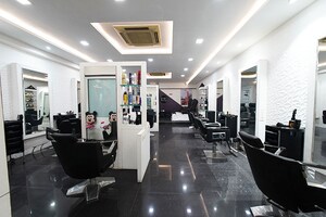 Team Area in  Shop at Satellite – for Sale